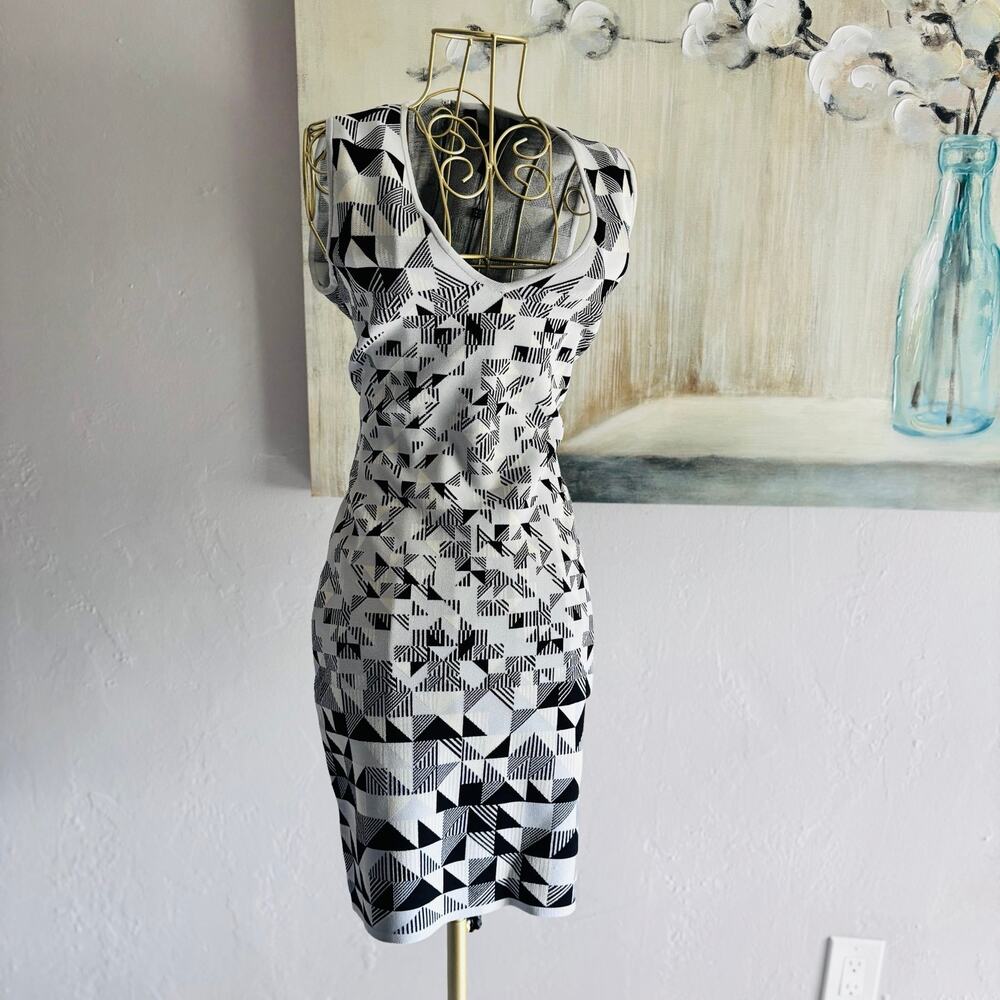 BCBGMAXAZRIA Gari Geometric Jacquard Knit Bodycon Dress NWT Size M